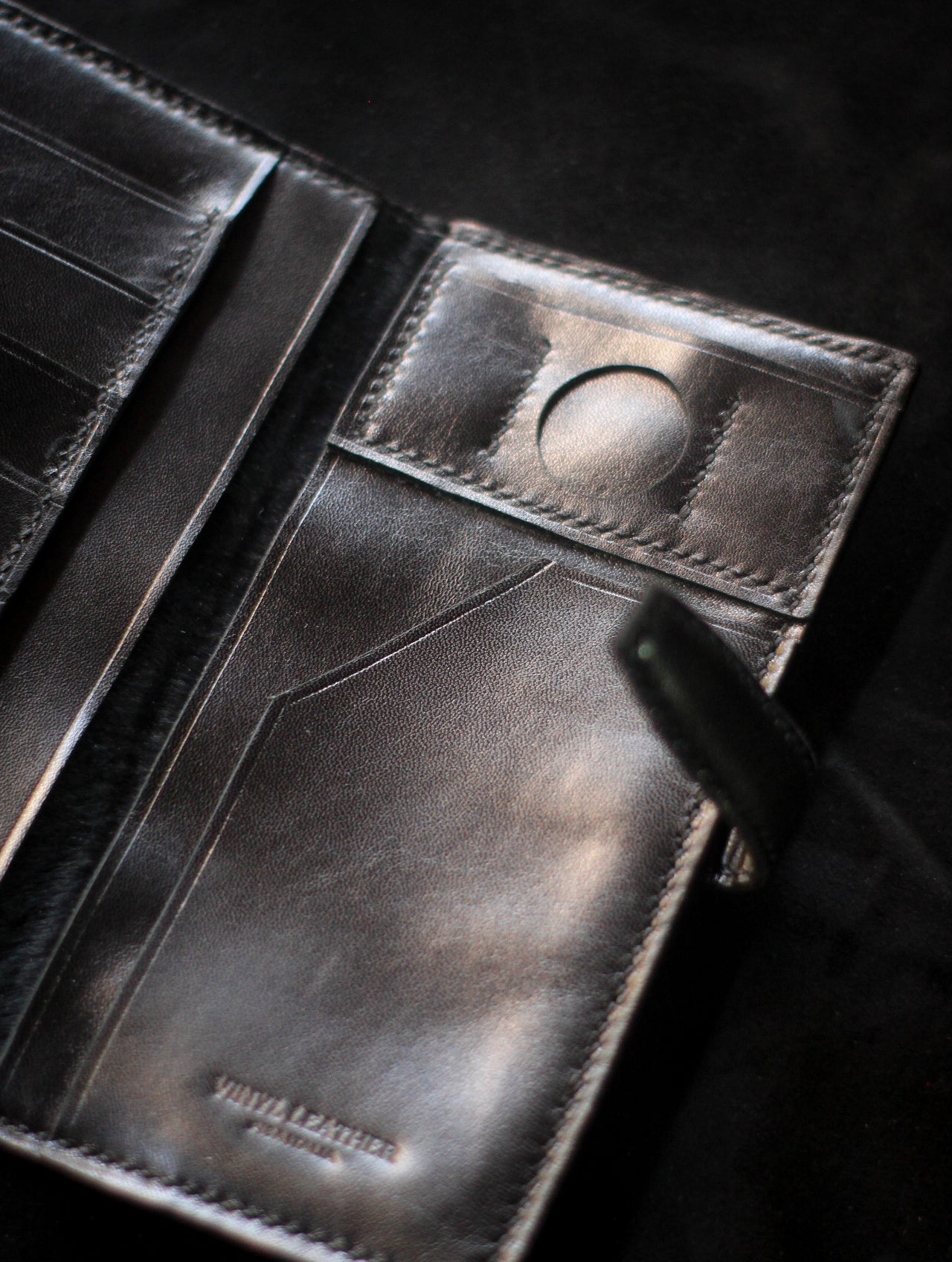 Long wallet Traveller, with Airtag pocket